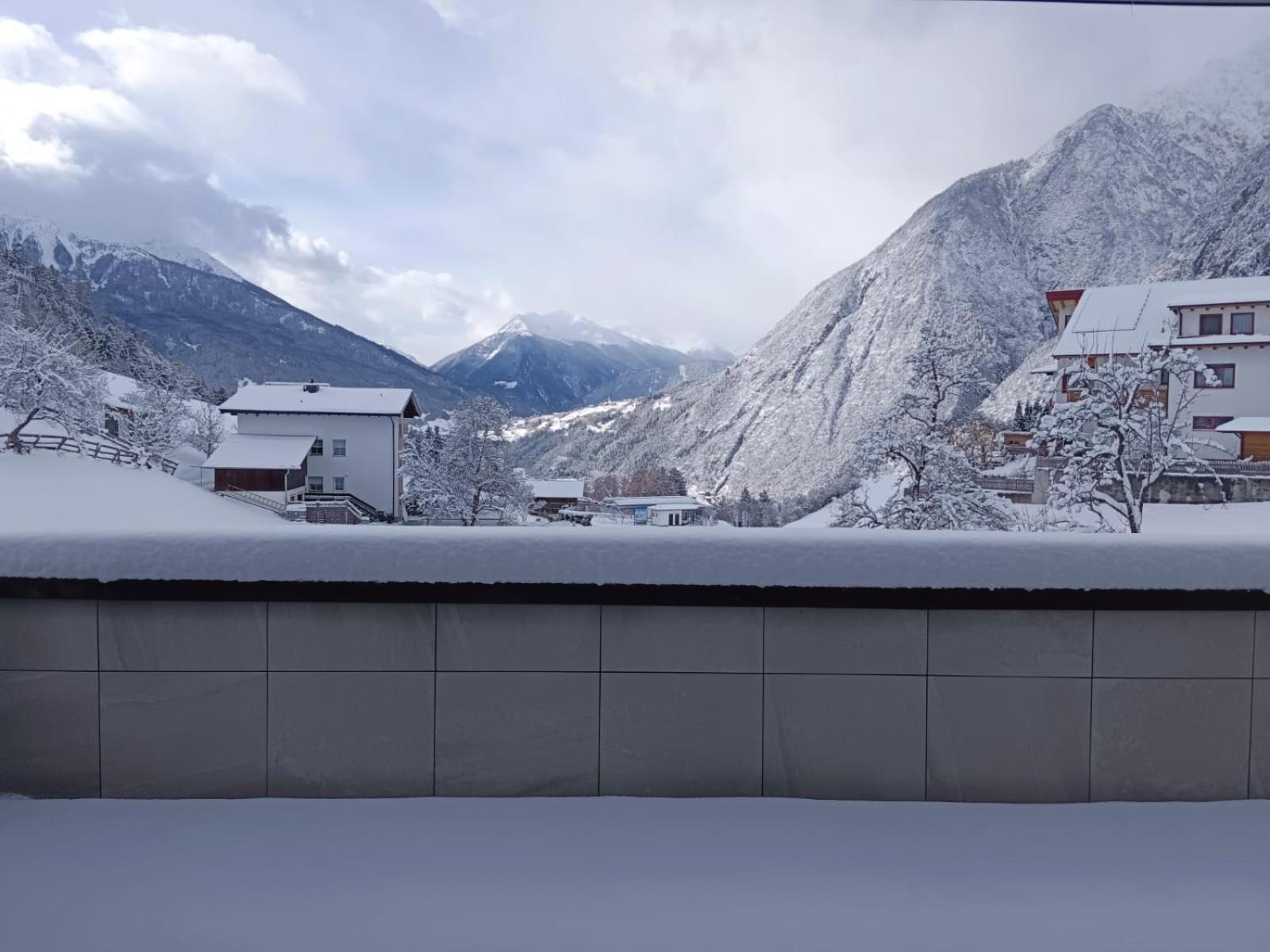 Wally Berg-Appartements Zams Exterior foto